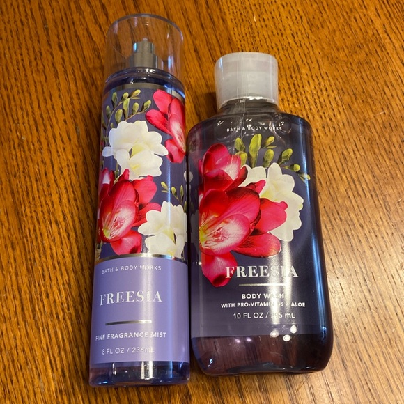 NWT Bath & Body Works Freesia Set - Picture 4 of 14